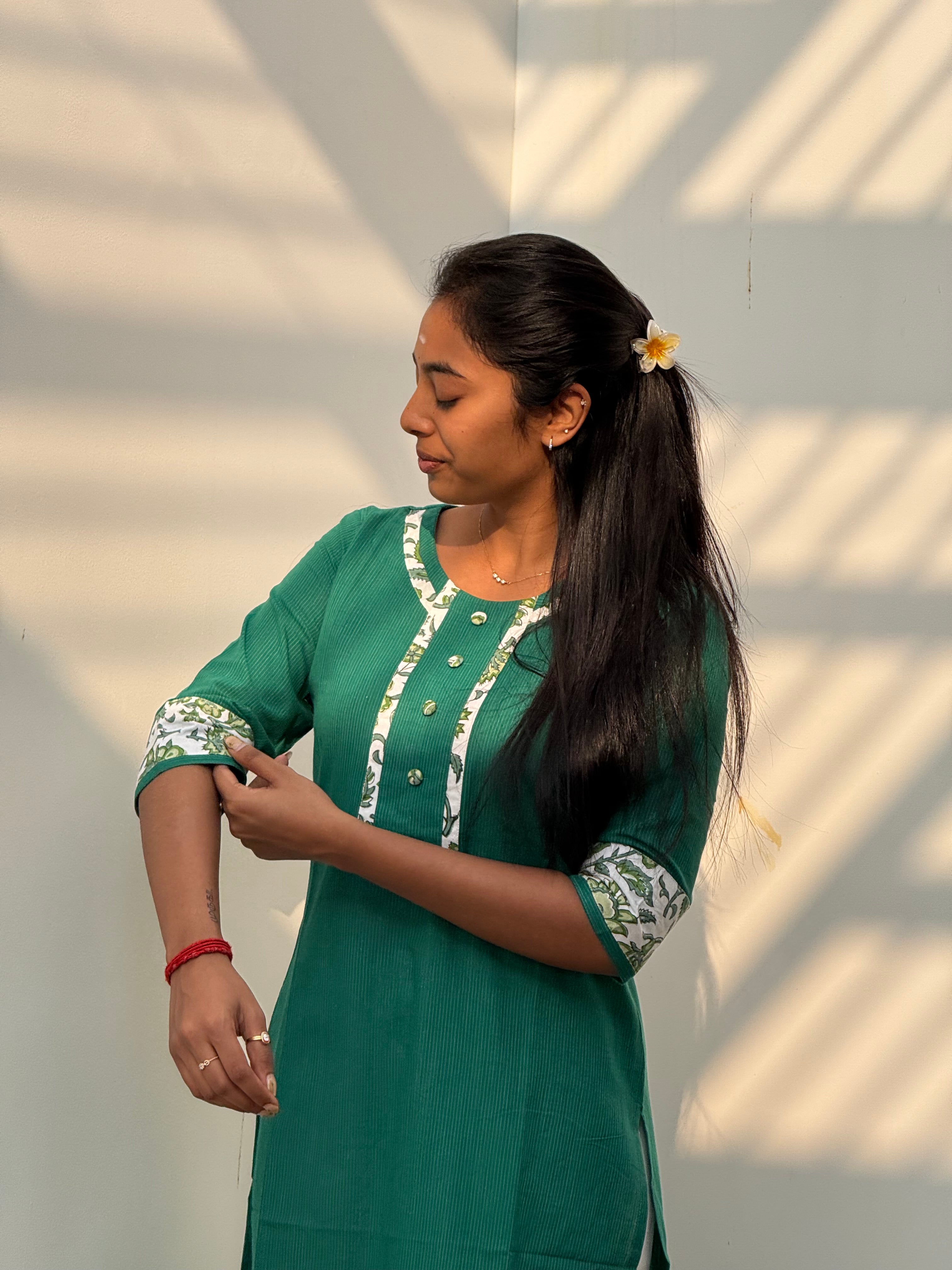 Pattern kurti 53- Handloom cotton kurti in dark green