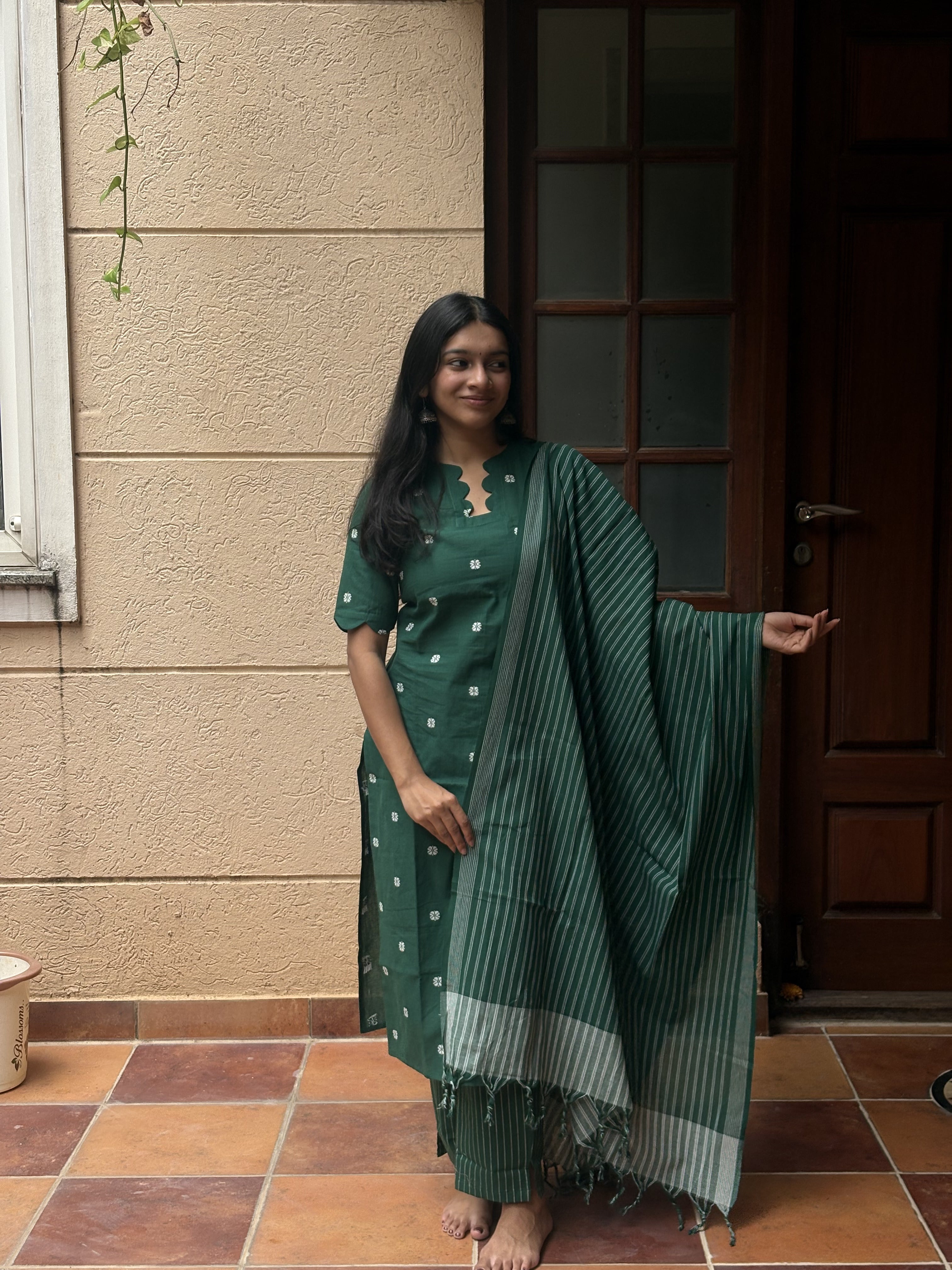Kaveena (Emerald Green) – Silver Butta Handloom Cotton Kurta Set with Dupatta in Emerald Green