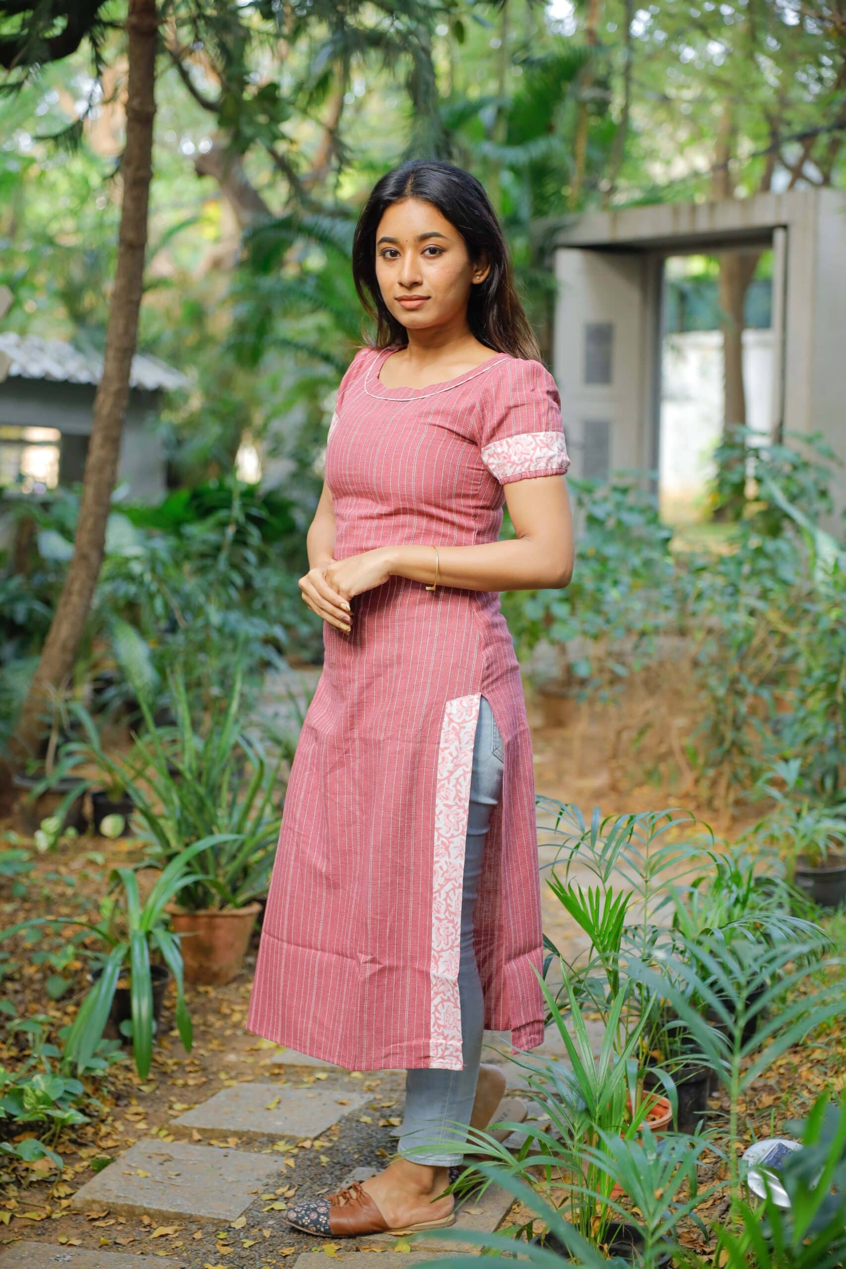 Pattern kurti 10 - Pink flex linen cotton kurta with smart floral prints