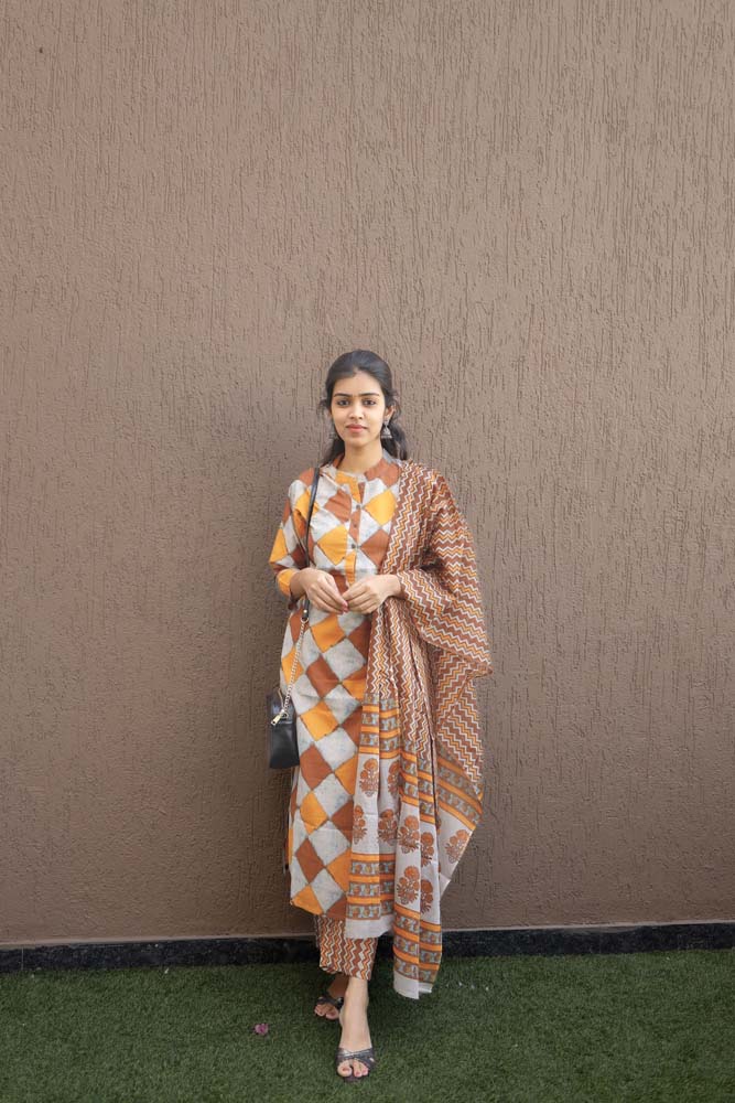 Shruthi (yellow)