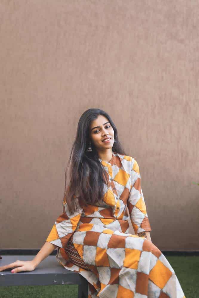Shruthi (yellow)