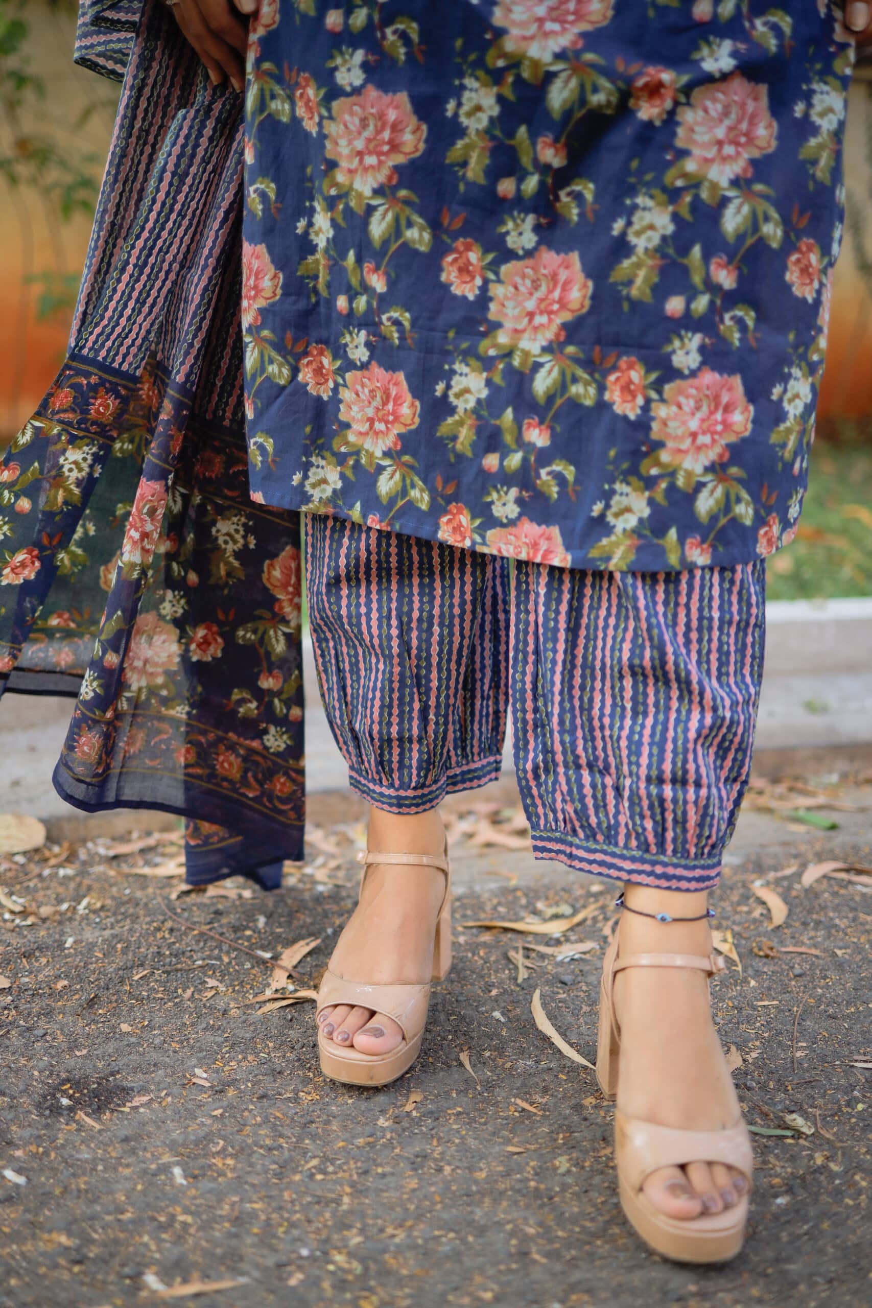 Laya 鈥� Floral Handblock Printed Organic Cotton Suit Set In Dark Blue