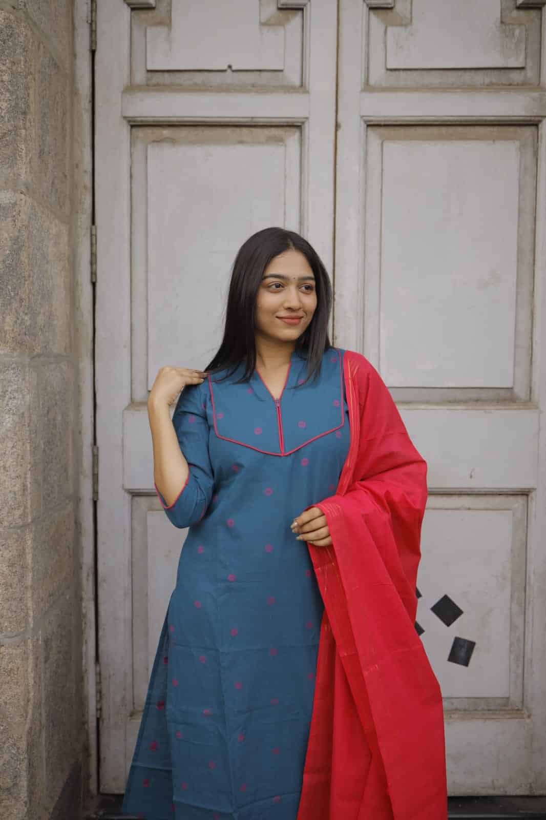 Poonguzhali (Blue) - Handloom cotton suit set in Blue and Red