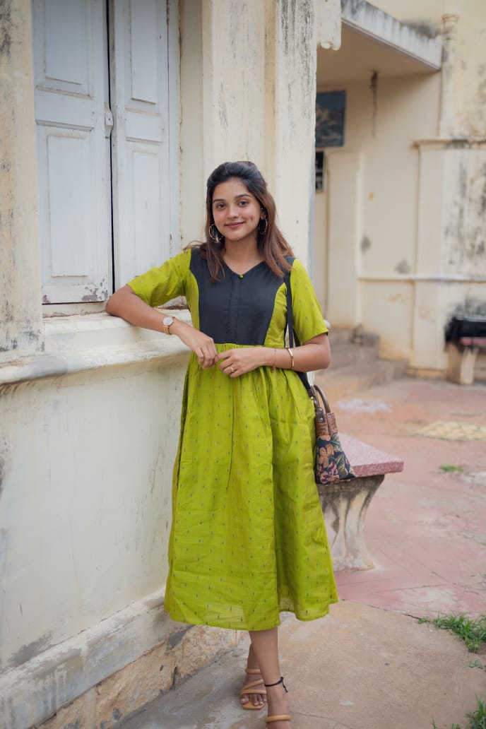 Dress 16 - Chanderi silk dress in green and black vastarathelabel Dress 16 - Chanderi silk dress in green and black vastarathelabel