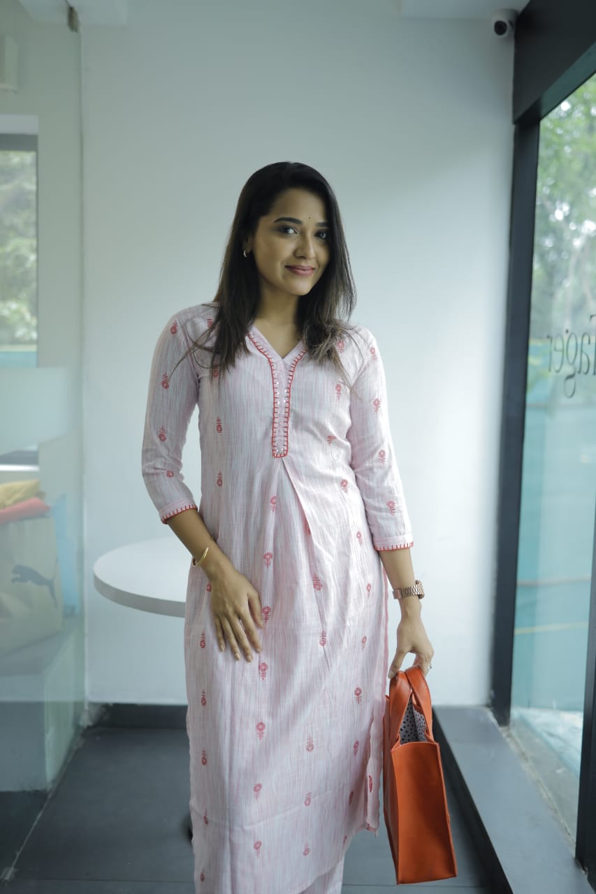 Kiara coord set - handloom cotton Handwoven motifs kurta set in white and pink