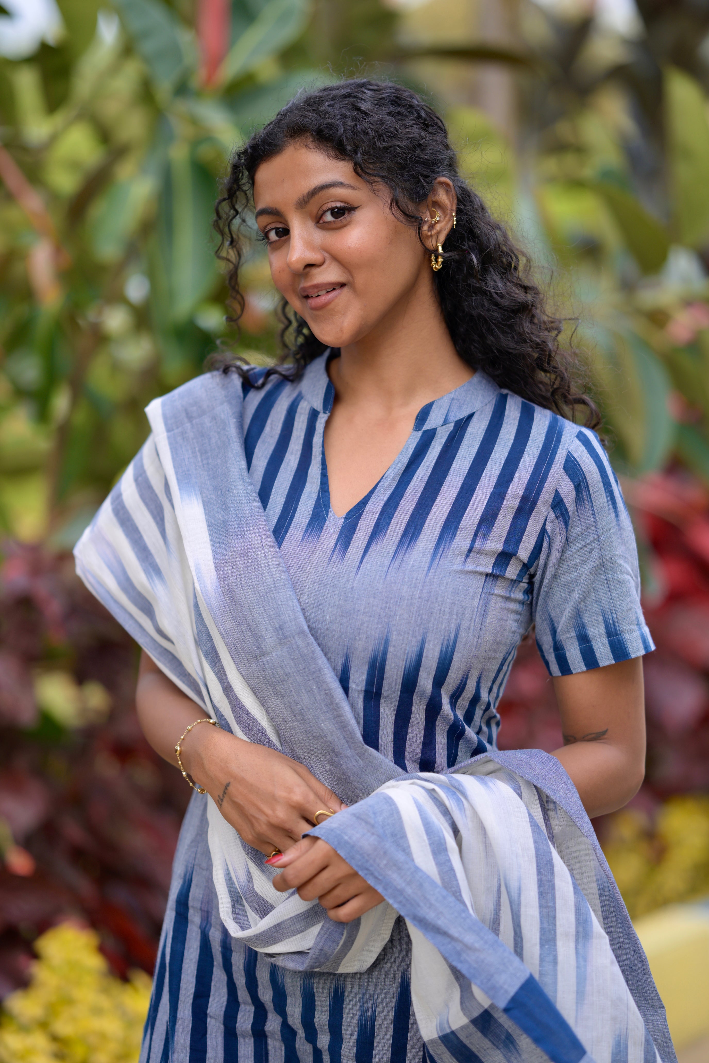 Kayal( blue ) - ikkat handloom cotton suit set with dupatta in blue colour