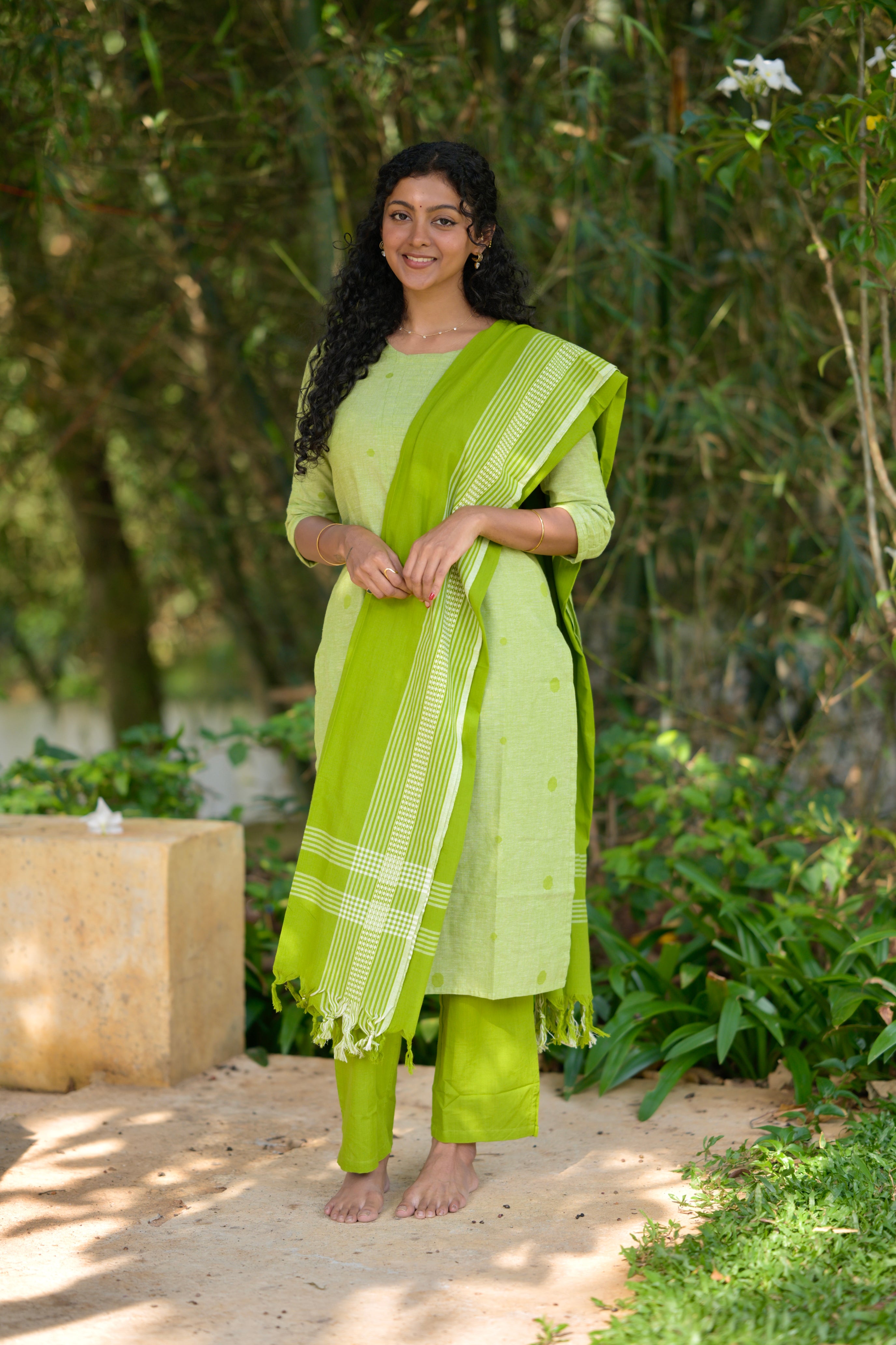 Sukeerthi green- pure handloom cotton suit set in green
