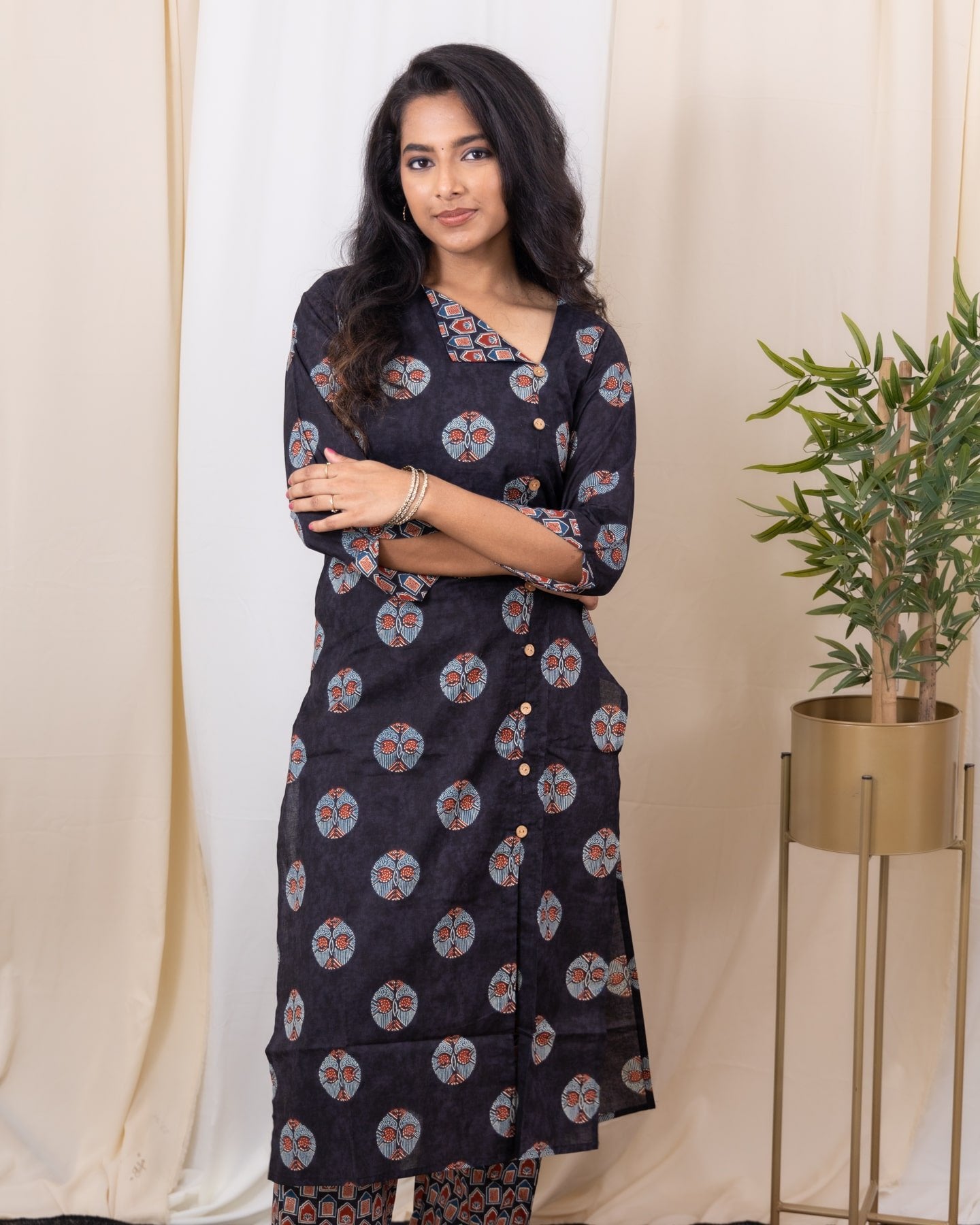 Sapna - Cotton kurta set with fancy neck line in black