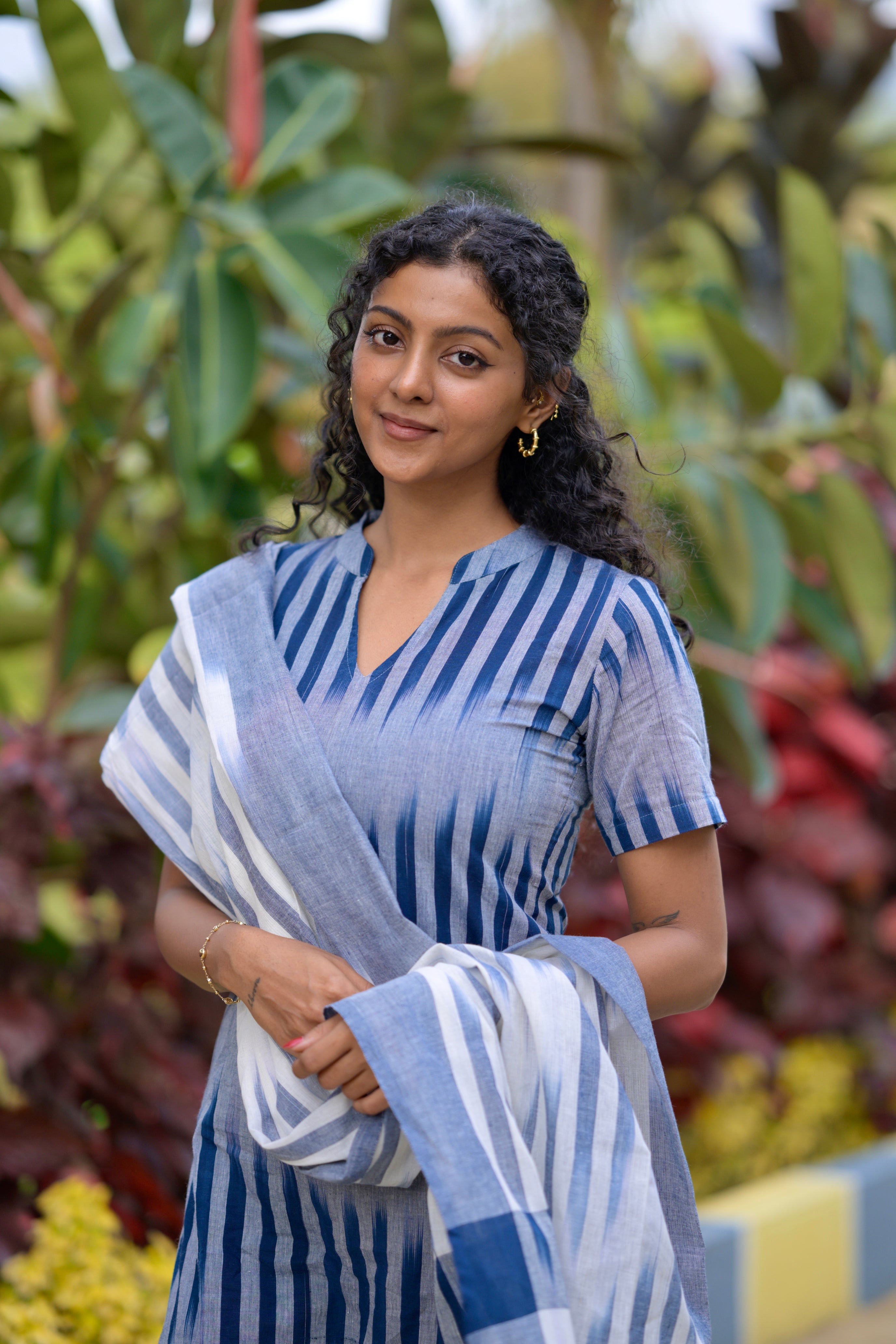 Kayal( blue ) - ikkat handloom cotton suit set with dupatta in blue colour