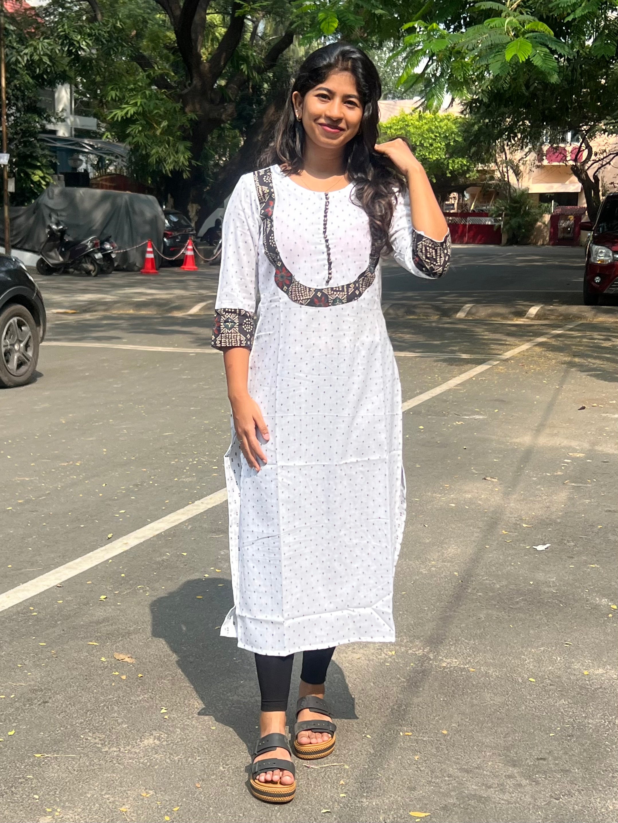 Pattern kurti 48- Handloom cotton kurti in white & black