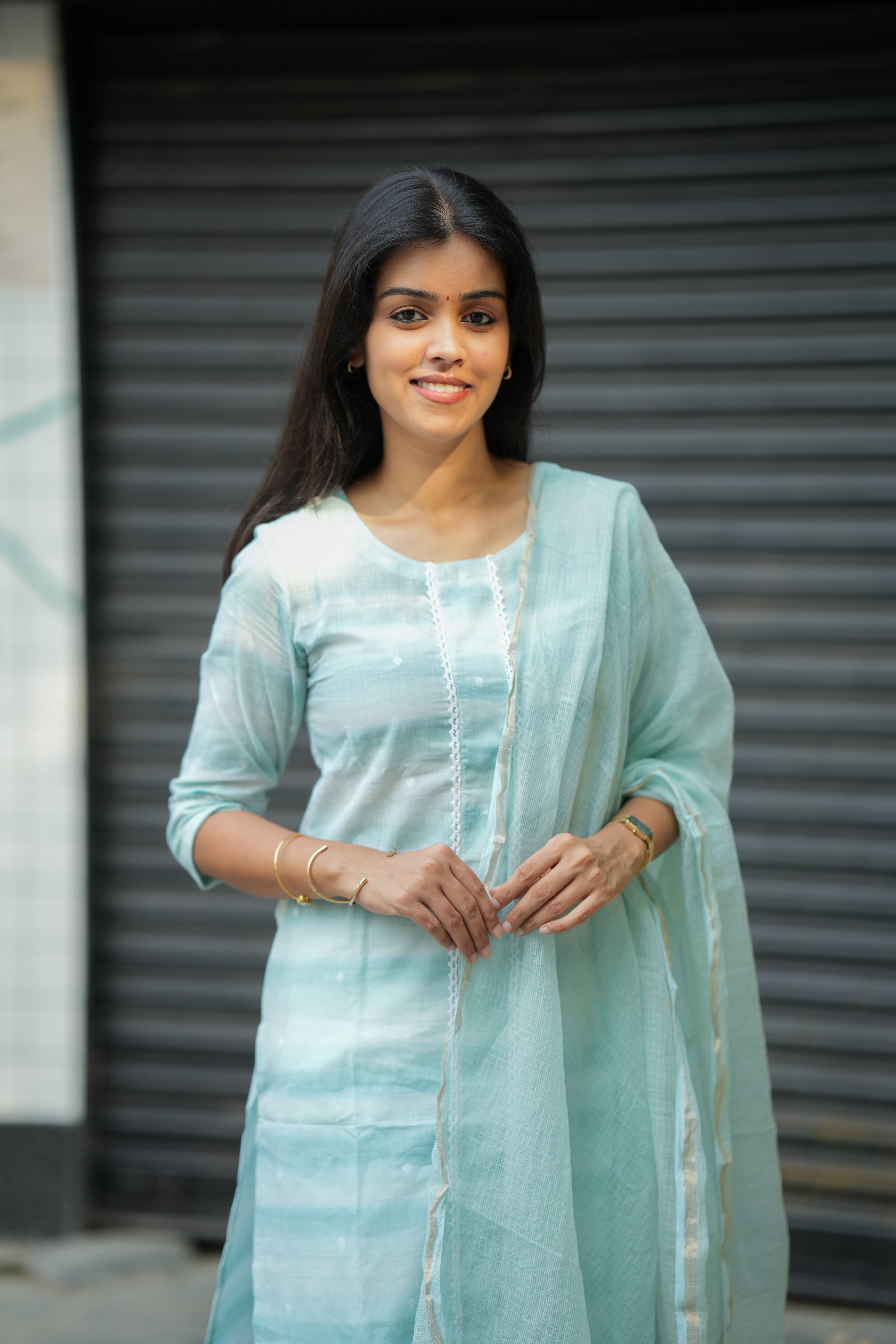 Yogitha (green) - handloom cotton kurta with kota dupatta with zari detail in green