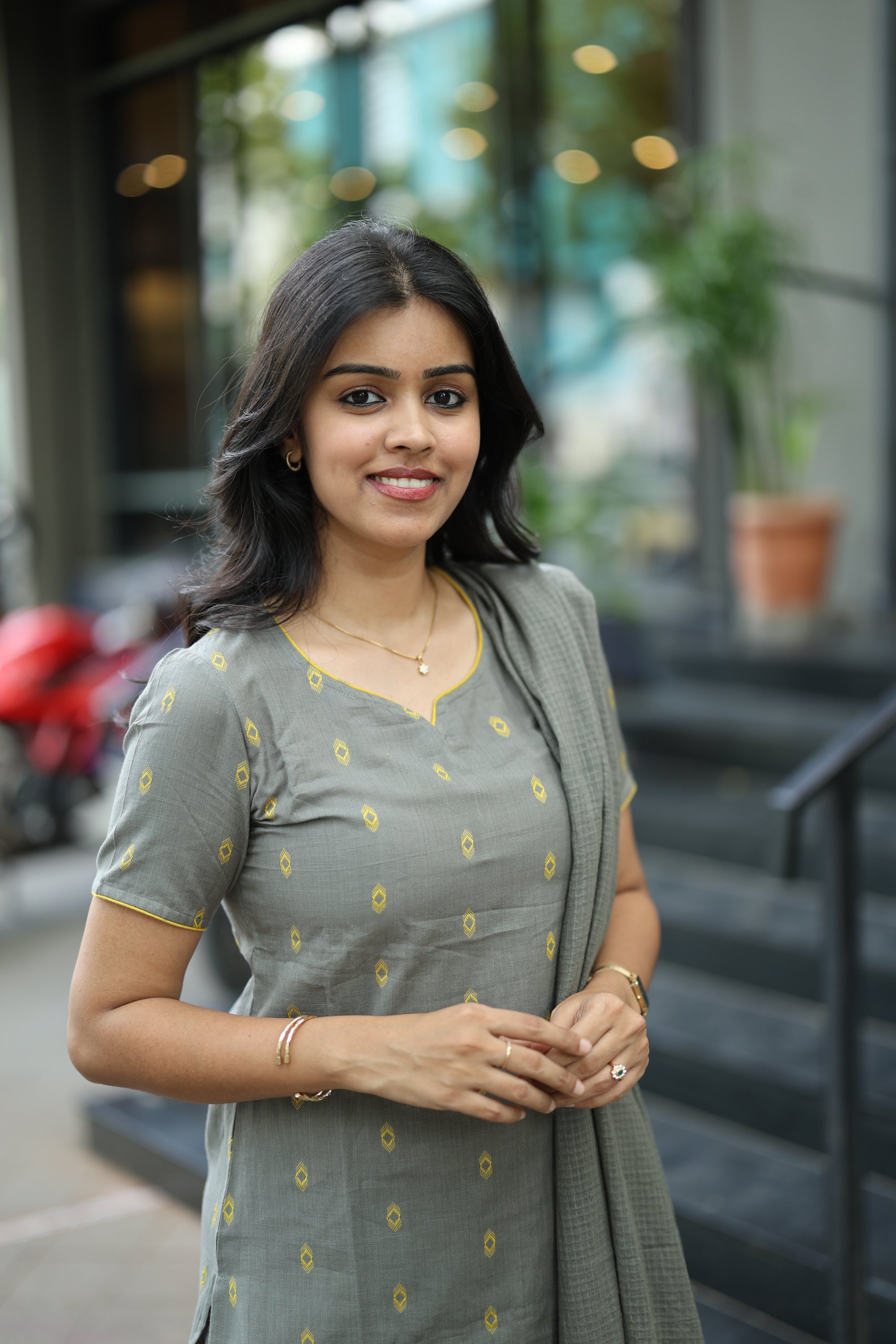 Prajina - handloom cotton suit set in grey colour