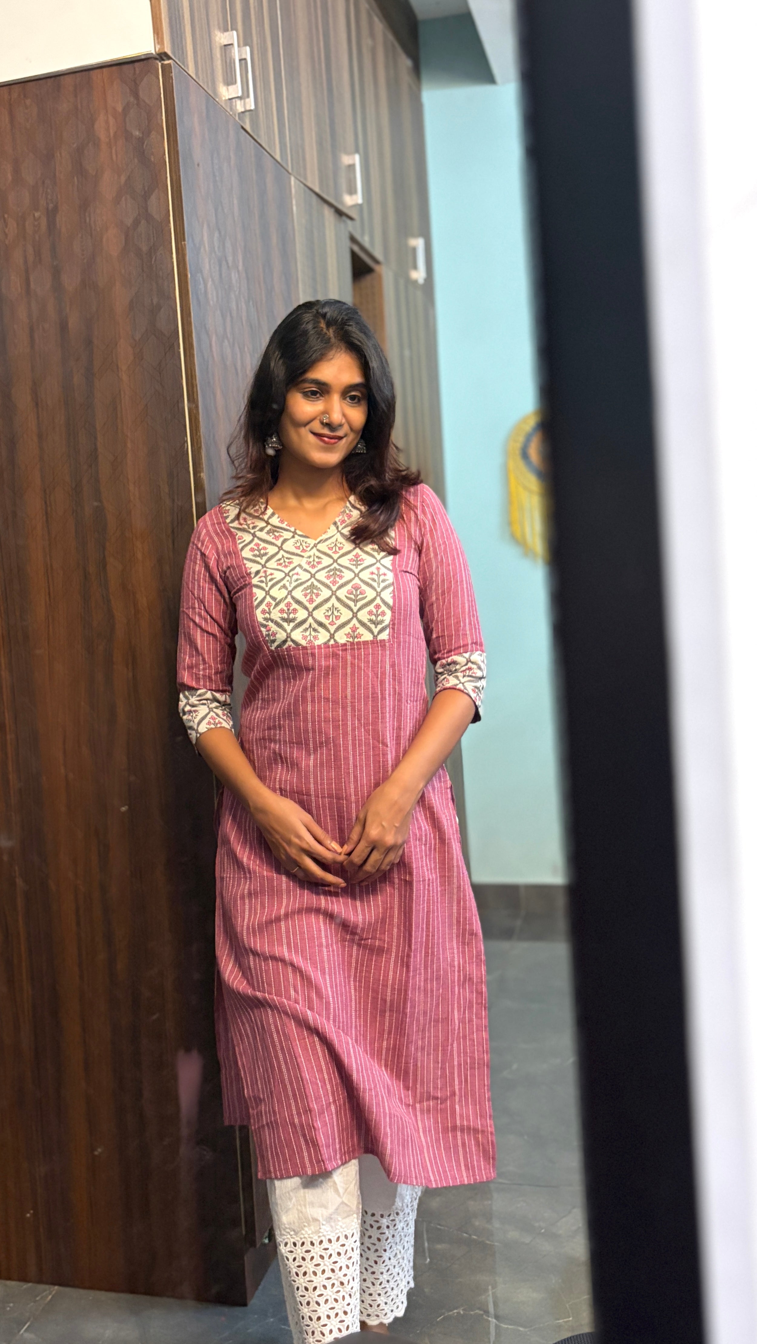 Pattern kurti 26- Handloom cotton kurti in mauve and white