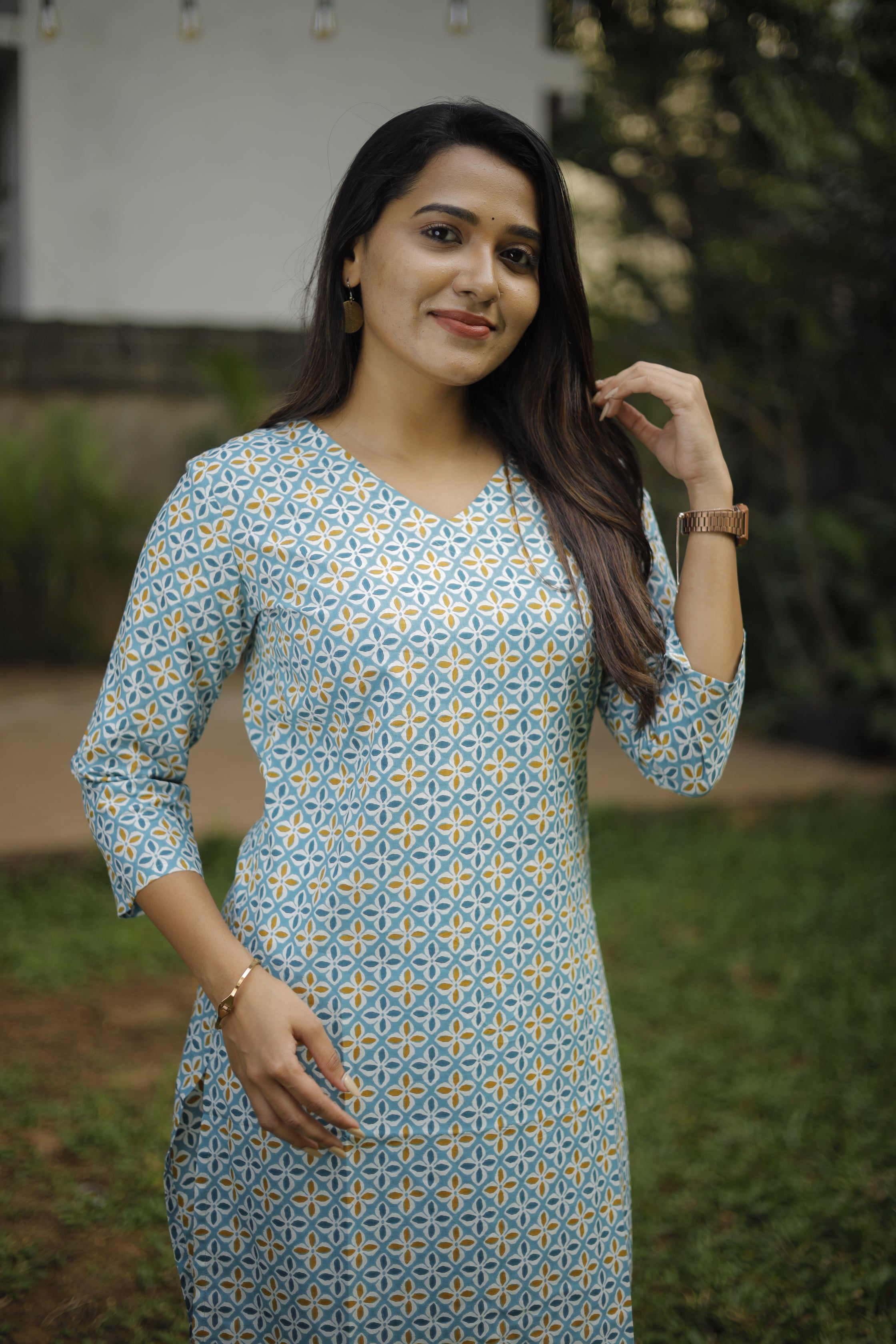 Kurti -115 floral motif printed kurti in shades of blue