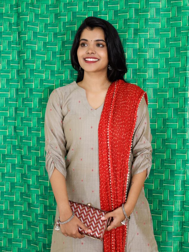 Vaidehi -handloom silk kurta set with crushed bandhani dupatta