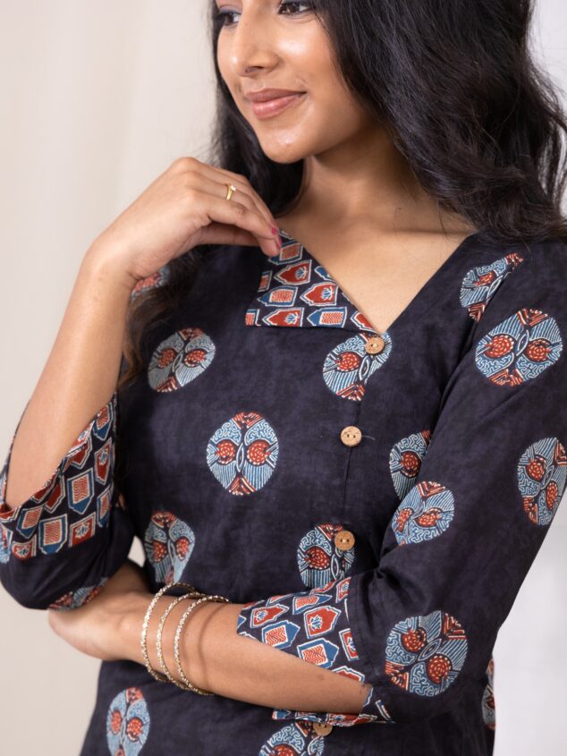 Sapna - Cotton kurta set with fancy neck line in black